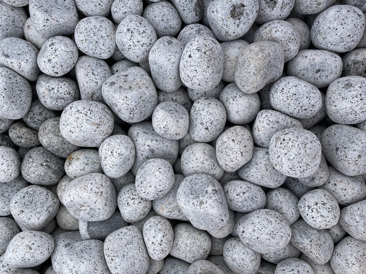 Gros galet granit bleu