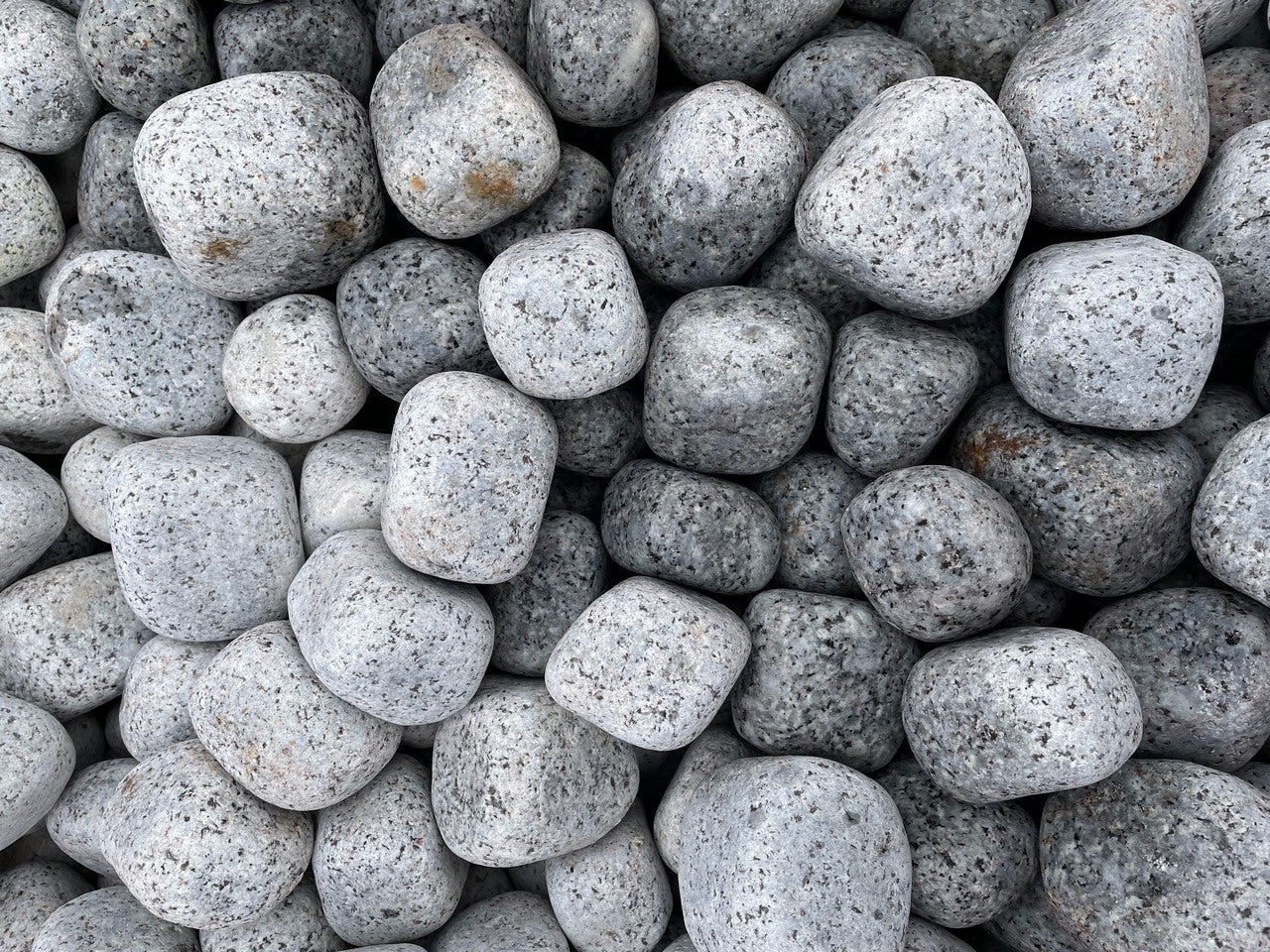 Gros galet granit bleu