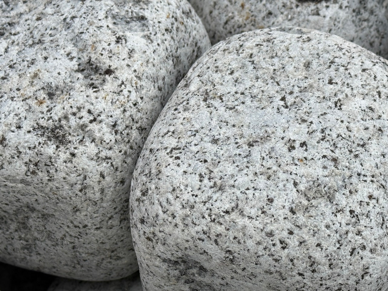 Gros galet granit bleu